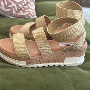 Steve Madden Beige Woven Platform Sandals